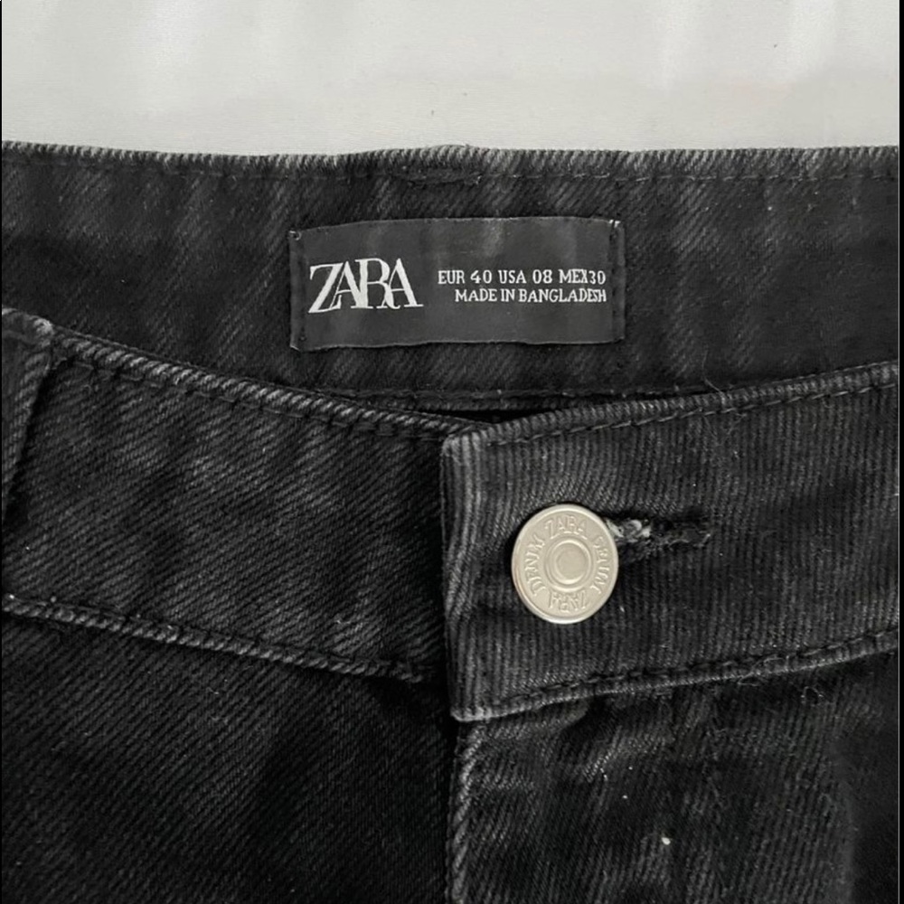 Black Zara High Waisted mom jeans - Picture 2 of 3